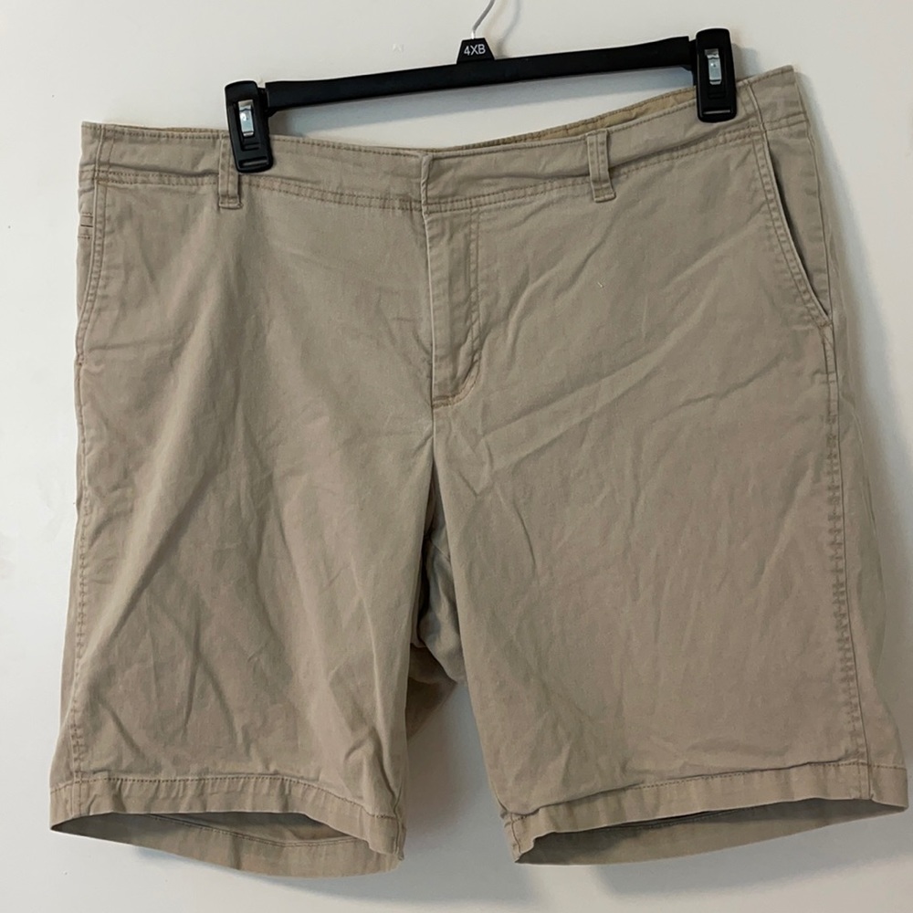 Women’s GAP khaki shorts